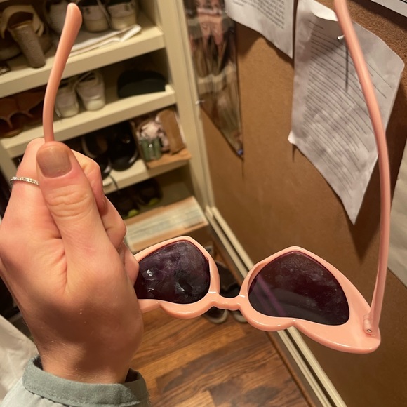 Heart-shaped Sunglasses - Picture 3 of 3